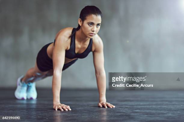 she's at the gym 24/7 - push ups stock pictures, royalty-free photos & images