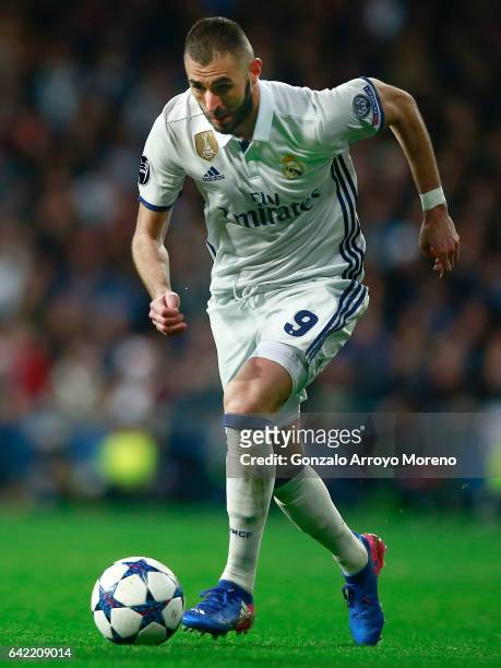 Karim Benzema of Real Madrid CF controls the ball during the UEFA Champions League Round of 16 first leg match between Real Madrid CF and SSC Napoli...