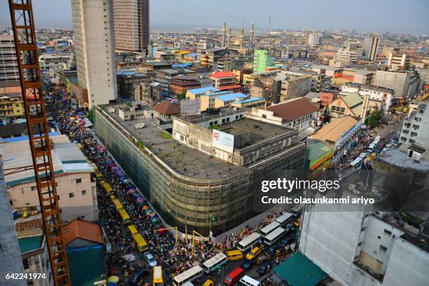 urban life in lagos - nigeria fotografías e imágenes de stock