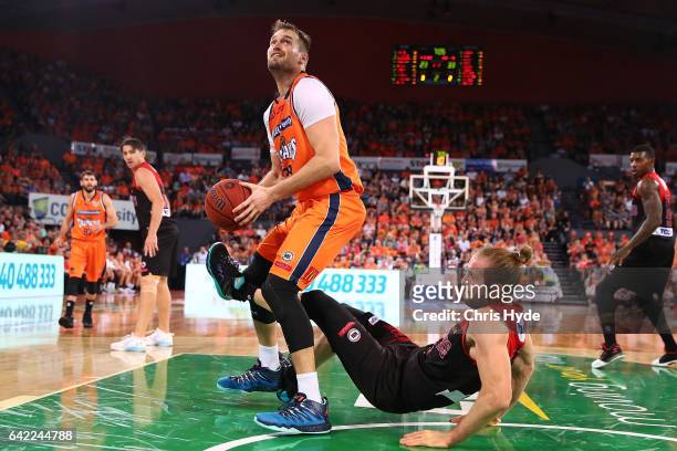 Mark worthington of the Taipans shoots during the NBL Semi Final Game 1 match between Cairns Taipans and Perth Wildcats at Cairns Convention Centre...