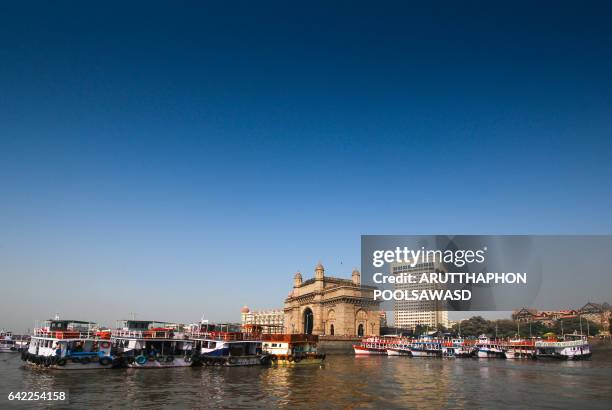 bombay gate at mumbai west india - west indian culture - fotografias e filmes do acervo