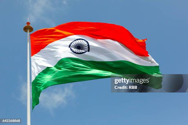 indian flag flying high - tri color stockfoto's en -beelden