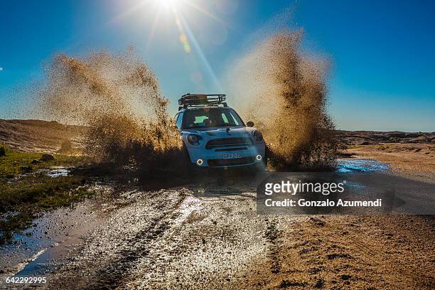 driving a mini over the mud off road - mud bildbanksfoton och bilder