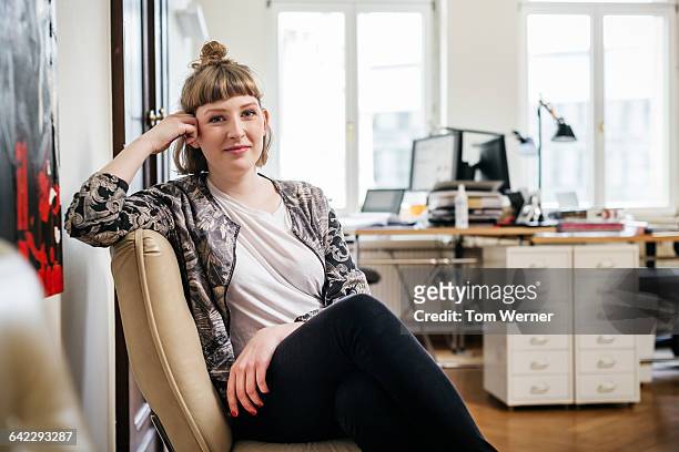 portrait of a young casual start up businesswoman - new business stock-fotos und bilder