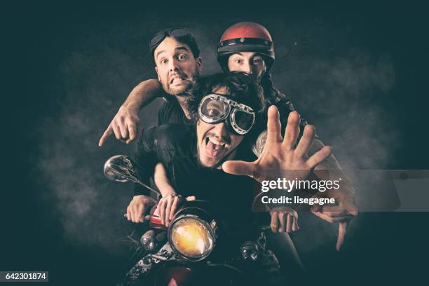 musiciens de rock s’amuser - moto humour photos et images de collection