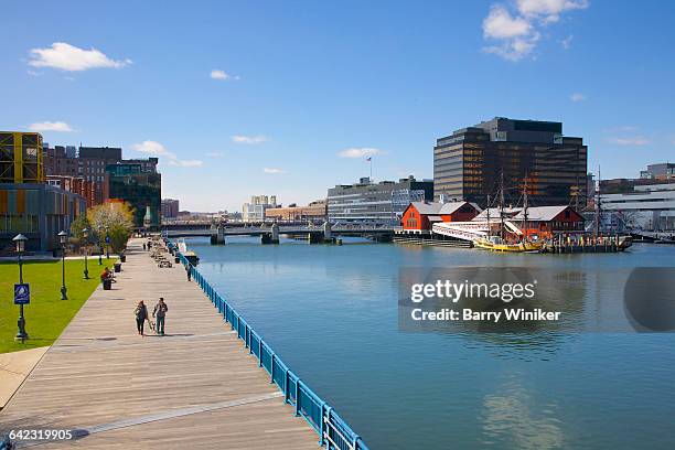 boardwalk adjoining waterway, boston - fort point channel stock pictures, royalty-free photos & images