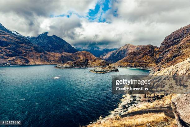 cuillins of skye, scotland, from the rocky coruisk coastline - cuillins stockfoto's en -beelden