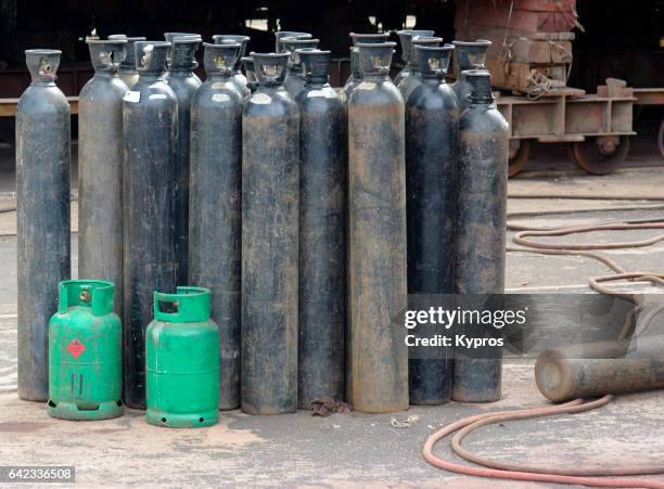 africa, south africa, cape town, view of gas cylinders (year 2009) - gas cylinder stock-fotos und bilder