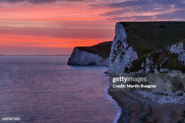 bat´s head at sunset. - jurassic coast world heritage site 個照片及圖片檔