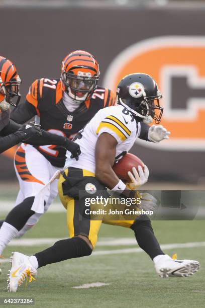 Antonio Brown of the Pittsburgh Steelers runs the football upfield against Darqueze Dennard of the Cincinnati Bengals during their game at Paul Brown...