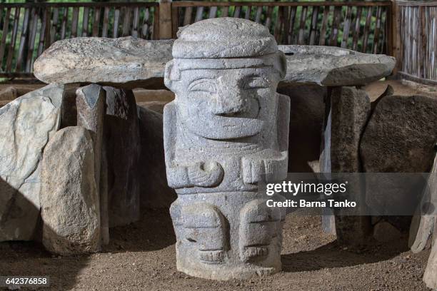 ancient stone statue in san agustin - precolombino fotografías e imágenes de stock