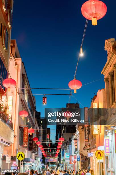 chinatown, melbourne - melbourne city at night stockfoto's en -beelden