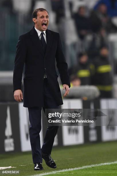 Juventus FC head coach Massimiliano Allegri shouts to his players during the Serie A match between Juventus FC and US Citta di Palermo at Juventus...