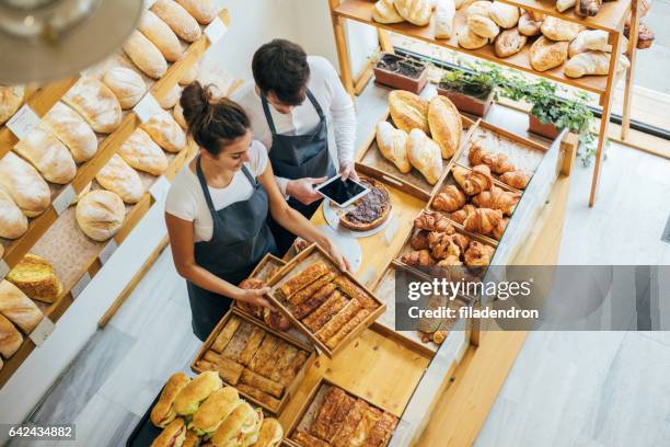 managing the bakery - digitizer imagens e fotografias de stock