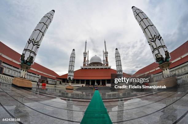 grand mosque of central java in semarang city, indonesia - grand mosque of central java 個照片及圖片檔