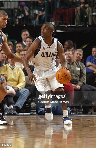 Point guard Avery Johnson of the Dallas Mavericks dribbles the ball during the NBA game against the Memphis Grizzlies at the American Airlines Center...