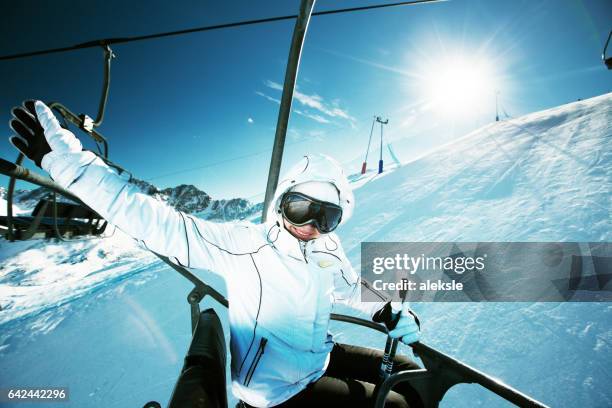 skiër in bergen - andorra la vella stockfoto's en -beelden