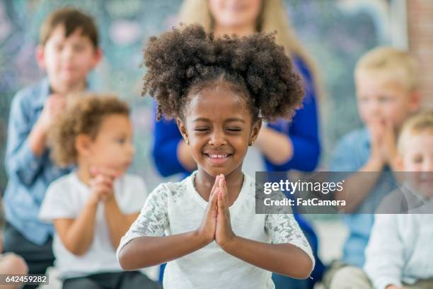 lernen zu beten - praying church stock-fotos und bilder