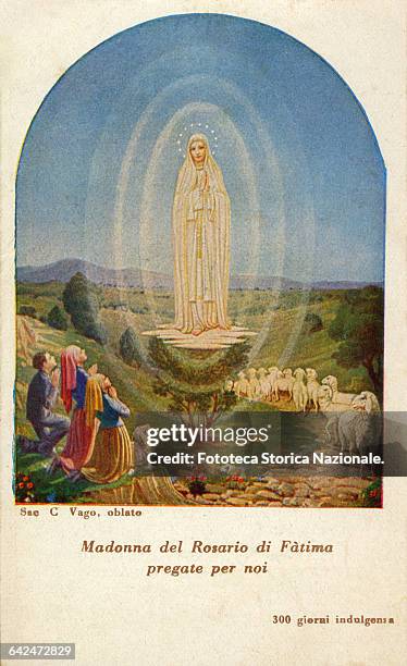 Cover of a folding popular with illustration of the apparition of May 13, 1917; it contains prayers dedicated to Our Lady of Fatima and the...