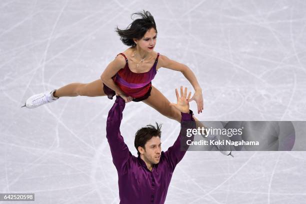 Liubov Ilyushechkina and Dylan Moscovitch of Canada compete in the Pairs Free Skating during ISU Four Continents Figure Skating Championships -...