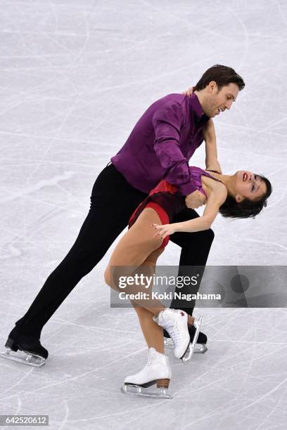 Liubov Ilyushechkina and Dylan Moscovitch of Canada compete in the Pairs Free Skating during ISU Four Continents Figure Skating Championships -...