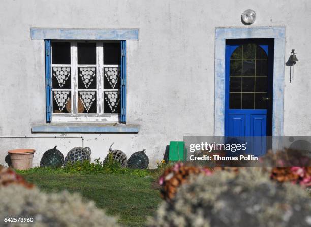 traditional breton lacework at the window - océan atlantique fotografías e imágenes de stock