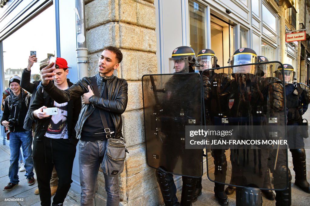 TOPSHOT-FRANCE-POLICE-RAPE-DEMO