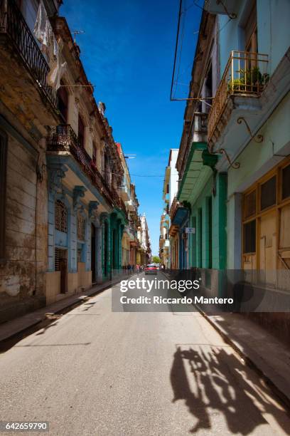 havana cuba calle shadows - cultura cubana 個照片及圖片檔