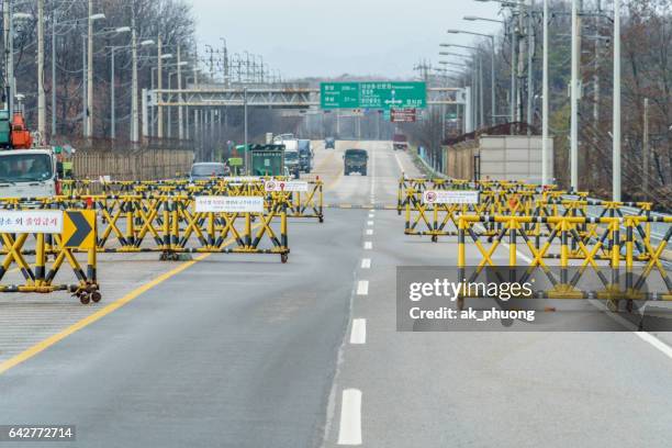 dmz border bridge of the southern and the northern korea - entmilitarisierte zone stock-fotos und bilder