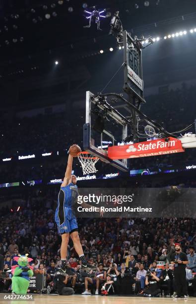 Aaron Gordon of the Orlando Magic competes in the 2017 Verizon Slam Dunk Contest at Smoothie King Center on February 18, 2017 in New Orleans,...