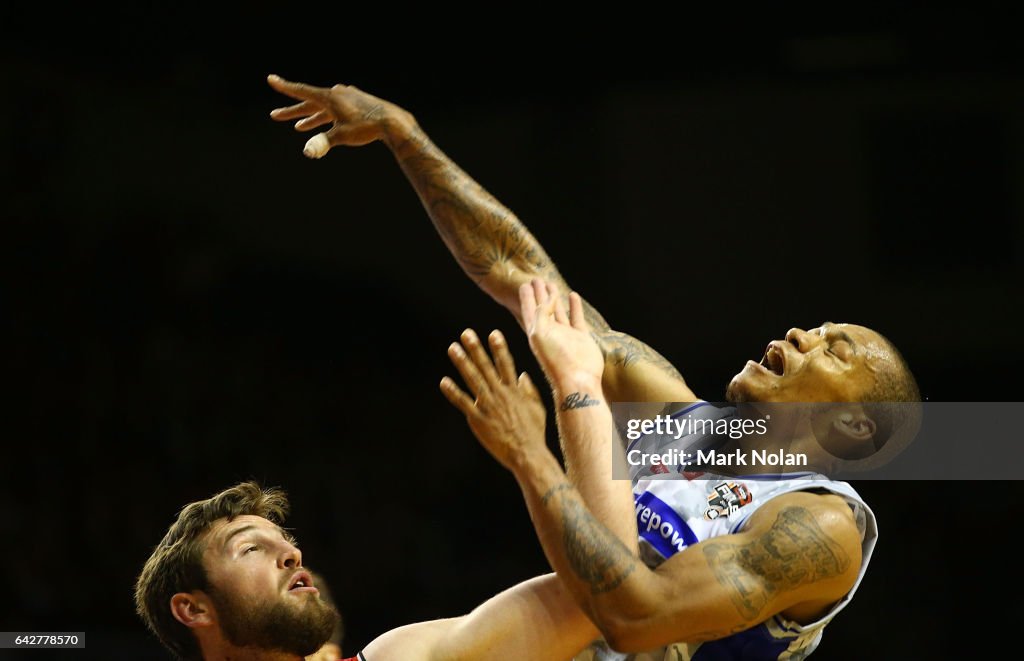NBL Semi Final - Illawarra v Adelaide: Game 2