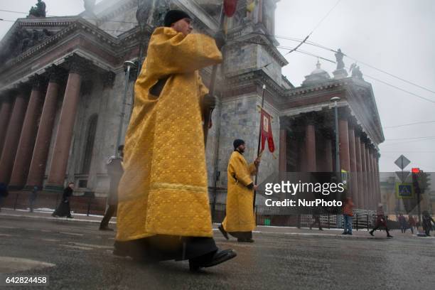 Orthodox believers during a religious procession in support of the St. Isaac's Cathedral to Russian Orthodox Church. On 19 february 2017 in Saint...
