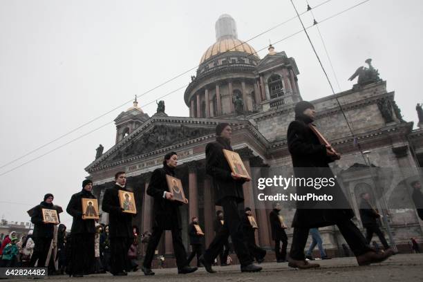 Orthodox believers during a religious procession in support of the St. Isaac's Cathedral to Russian Orthodox Church. On 19 february 2017 in Saint...