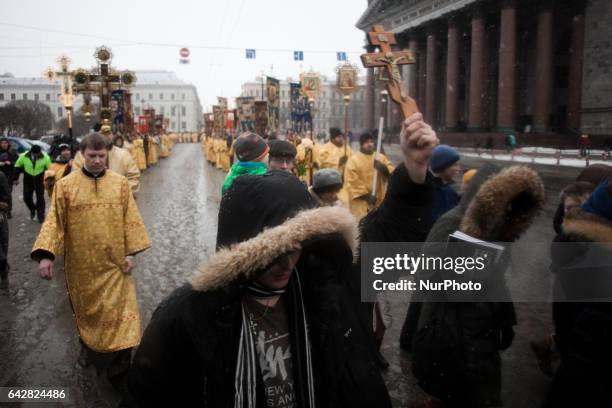 Orthodox believers during a religious procession in support of the St. Isaac's Cathedral to Russian Orthodox Church. On 19 february 2017 in Saint...