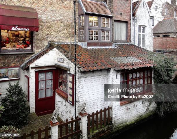 bruges, venice of the north. old houses - handgemacht 個照片及圖片檔