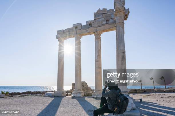 wonderlust - templo de apolo naxos imagens e fotografias de stock