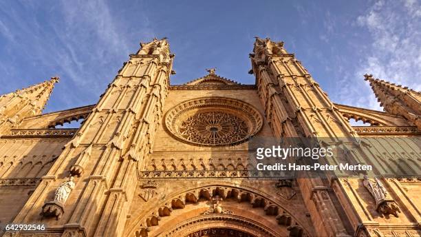 west facade of la seu cathedral, palma de mallorca, majorca, balearic islands, spain - rose window stock pictures, royalty-free photos & images