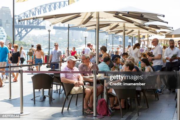 oudoor restaurant on busy street with crowd of people - busy coffee shop stock pictures, royalty-free photos & images