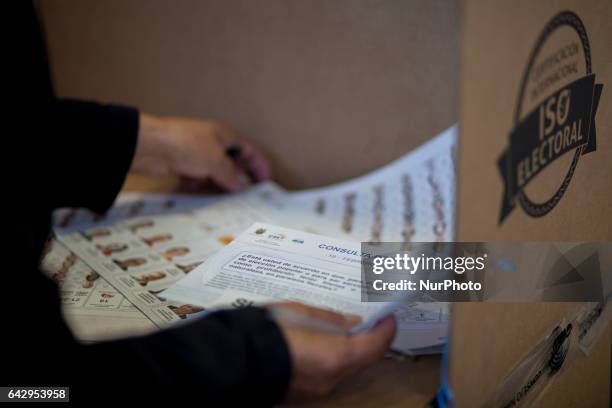 Ecuador's elections in Barcelona brought together thousands of migrants from Spain ready to vote. These have been held at the Mar Bella Sports Center...