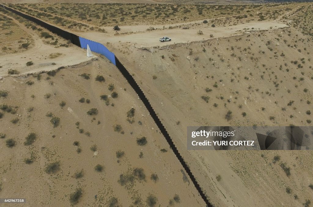 TOPSHOT-MEXICO-US-BORDERPROJECT2017