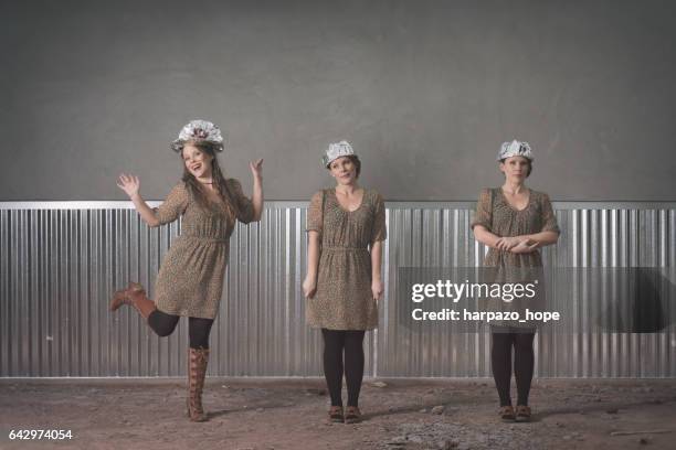 tinfoil hat wearing clones - tímido imagens e fotografias de stock