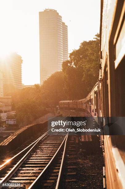 train on railway in colombo - colombo stock pictures, royalty-free photos & images