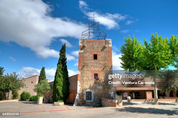 village catalan in southern france - tour francia stock pictures, royalty-free photos & images