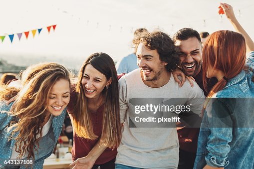 Ekstatischen Gruppe genießen die party Ekstatischen Gruppe genießen die party