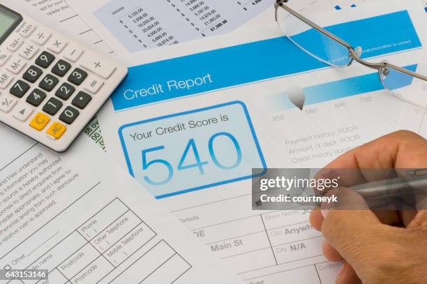 credit report form on a desk - cartão de resultados imagens e fotografias de stock