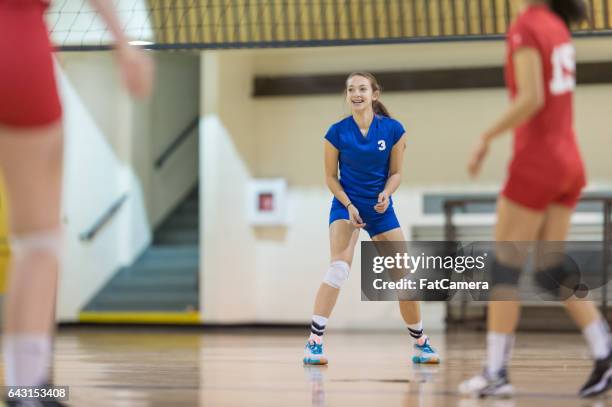 girls high school volleyball team - kids sports uniform stock pictures, royalty-free photos & images