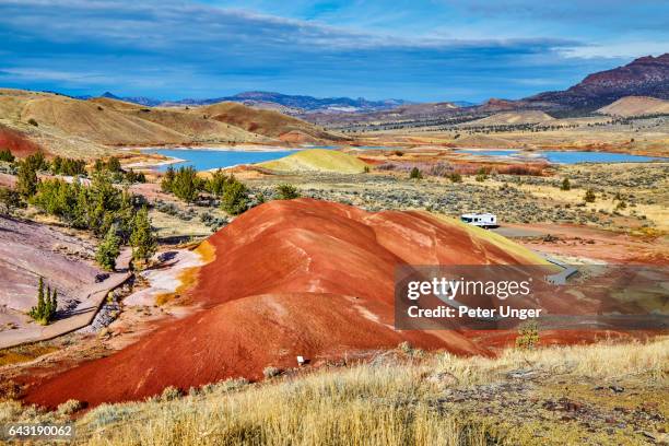 painted hills,wheeler county,oregon,usa - painted hills stockfoto's en -beelden