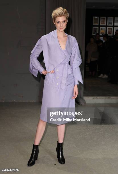 Elizabeth Debicki attends the Burberry show during the London Fashion Week February 2017 collections on February 20, 2017 in London, England.