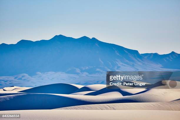 silicon white sand dunes of white sands national monument - alamogordo stock pictures, royalty-free photos & images