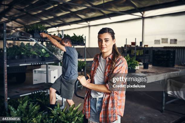 wenn es grün ist, haben wir es - portrait team natürlich stock-fotos und bilder